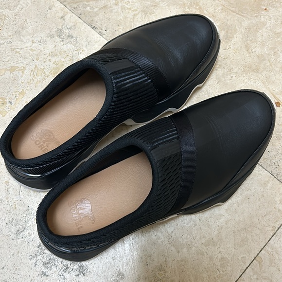 Sorel black leather silp on sneakers - Picture 9 of 11